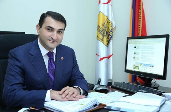 Փոխքաղաքապետ Վահե Նիկոյանը պահանջում է «Երկիր Ծիրանիի» անդամ Մարինա Խաչատրյանից հրապարակայնորեն ներողություն խնդրել