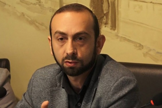Արարատ Միրզոյանը պատասխանել է «թիվ 1 բորտով» թռչելու մասին մեղադրանքներին
