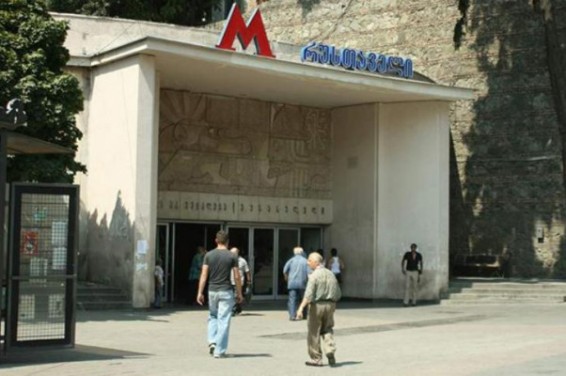 Թբիլիսիի մետրոն ամբողջովին դադարեցրել է աշխատանքը՝ գնացքավարների գործադուլի պատճառով. քաղաքը տրանսպորտային կոլապսի վտանգի տակ է