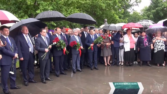 Серж Саргсян и представители Республиканской партии Армении воздали дань уважения памяти Андраника Маргаряна