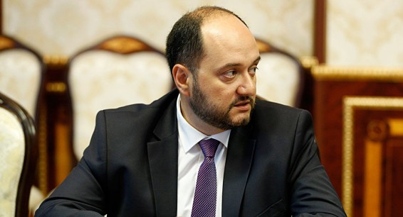 Минобрнауки Армении предлагает не отрывать специалистов от детей в школах