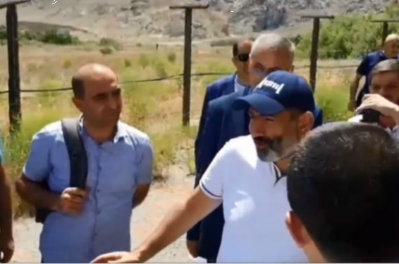 Մաքսայինը հնարավորություն չունի՞ տասը աղբաման շարելու այստեղ․ վարչապետին զայրացրեց Մեղրիի մաքսային անցակետի տարածքի անբարեկարգ լինելը