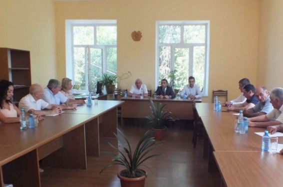 Կոտայքի մարզպետն այցելել է Ակունք համայնք, քննարկել խմելու և ոռոգման ջրի հարցերը
