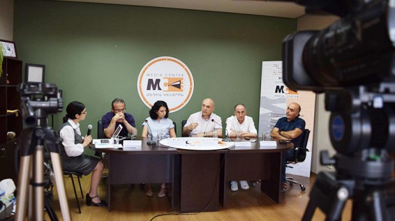 Քաղաքական տարբեր ճամբարների համակիրները ֆեյսբուքը դիտում են իրար հետ հաշիվներ մաքրելու հարթակ. Աշոտ Մելիքյան