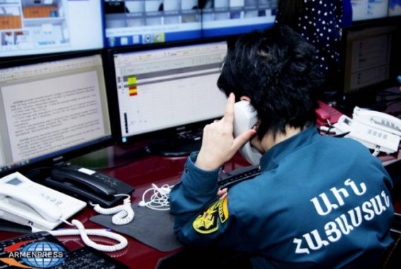 Կառավարության 3-րդ մասնաշենքից աշխատակիցներին տարհանել են ռումբի մասին ահազանգից հետո. ԱԻՆ-ը վտանգավոր ոչինչ չի հայտնաբերել