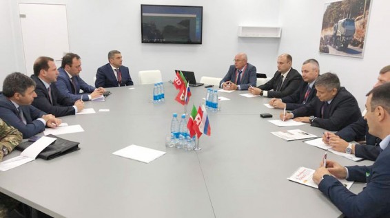Ռազմական նշանակության բեռնատար մեքենաների ձեռքբերման հեռանկարների քննարկում է եղել