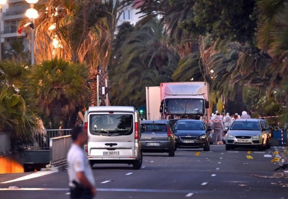 Նիսում արգելվել է լողալ ծովափերում