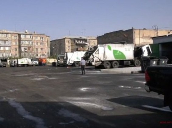 «Ես իմ տան աղբն եմ բերել՝ երեխայի «պամպերսները». Ակցիայի մասնակիցը աղբը թողեց «Սանիթեք»-ի գրասենյակում