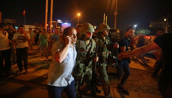 В Турции после попытки переворота отстранили почти три тысячи судей