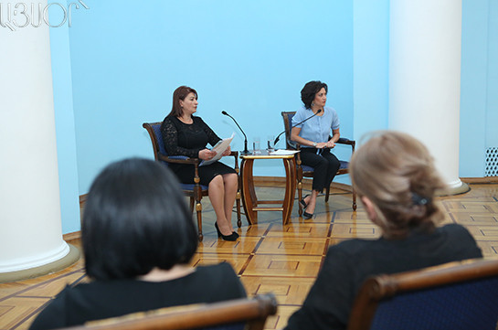 Աննա Հակոբյանը նախկին և ներկա պաշտոնյաների կանանց կոչ արեց իրենց զարդերը նվիրաբերել Արմենակ Ուրֆանյանի մոր ստեղծած հիմնադրամին
