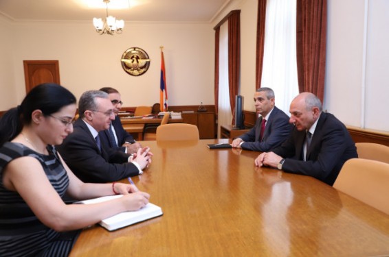 Բակո Սահակյանն ու Զոհրաբ Մնացականյանը քննարկել են արտաքին քաղաքականությանն առնչվող հարցեր