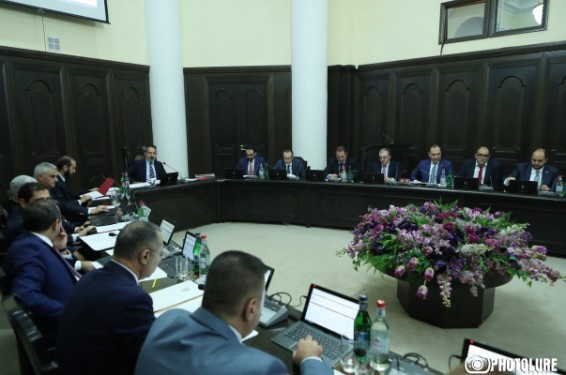Կառավարության նիստը՝ ուղիղ. օրակարգում են ԱՀ ոստիկանությանը գույք հատկացնելու, հին նմուշի անձնագրերի տրամադրման ժամկետը երկարաձգելու և այլ հարցեր