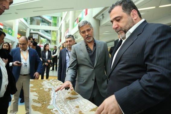 Photo/Video. Քլունին այցելել է Դիլիջանի միջազգային դպրոց