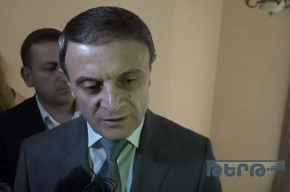 Պատգամավորներ Մ. Պողոսյանի և Ա. Գրիգորյանի մասնակցությամբ  միջադեպից ժամեր անց հինգ հոգի բերման է ենթարկվել՝ վարորդ և թիկնապահներ. Վալերիյ Օսիպյան
