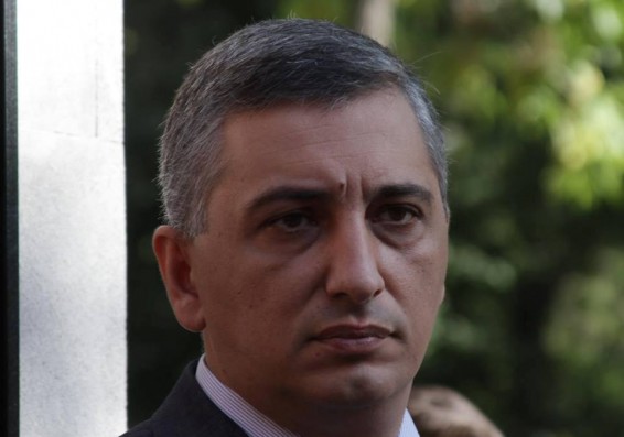 Առաջարկում եմ ձեռնպահ մնալ նման <սիրողական> ու փակուղային գործելակերպից