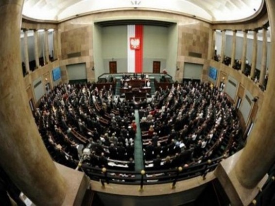 Լեհաստանի իշխող կուսկացությունն առաջարկել է բարձրացնել պաշտոնյաների աշխատավարձերը