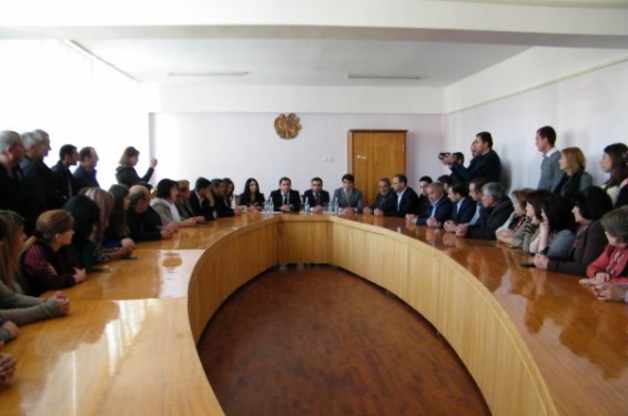 Մեզ համար սկզբունքային է բոլոր կուսակցությունների և թեկնածուների համար հավասար պայմանների ստեղծումը. Ս. Պապիկյանը ներկայացրել է Հրազդանի քաղաքապետին