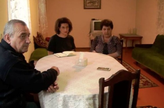 Հասարակություն ՀՀ վարչապետի պաշտոնակատարի տիկին Աննա Հակոբյանն այցելել է Ադրբեջանում գերեվարված Կարեն Ղազարյանի ընտանիքին