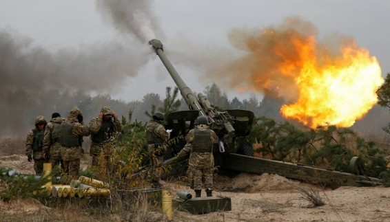 Украинская армия обстреляла окраины Донецка из тяжелой артиллерии