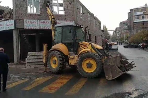 Քաղաքապետարանը Նոր Նորքում շինությունն ապամոնտաժել է առանց որևէ որոշում սեփականատիրոջը ցույց տալու, իսկ շինությունն ապօրինի չէ. սեփականատիրոջ ընկեր