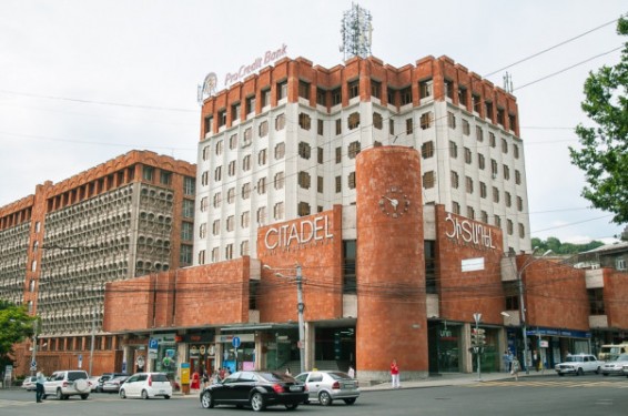 Կրակոցներ «Ցիտադել» բիզնես կենտրոնի դիմաց. ոստիկանները բերման են ենթարկել երկու տղամարդու. shamshyan.com