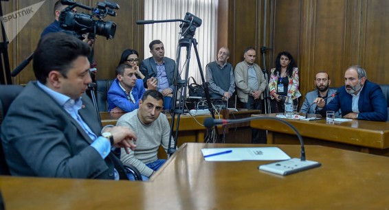 Шармазанов нашел объяснение субботнему шествию Пашиняна