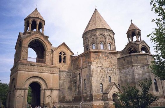 Մայր Աթոռը հրավիրում է ընտրությունների քարոզարշավի նախօրեին այցելել եկեղեցիներ