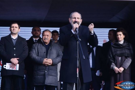 Никол Пашинян предложил гражданам общины Ани отставку руководителя общины организовать через сбор подписей