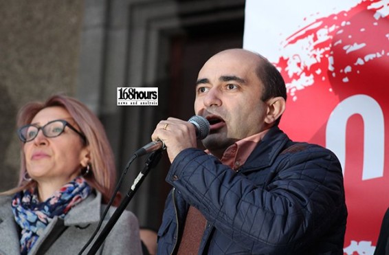 «Նստում էին 200 հազար դոլարանոց մեքենաներն ու ասում՝ բյուջեում փող չկա». Էդմոն Մարուքյան