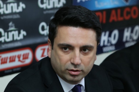 Ես տեղեկացնում եմ, որ այդ տարածքում առաջադրված եմ և որպես թեկնածու իրենց սատարման կարիքն ունեմ. այս փուլում դա բավարար է. Ալեն Սիմոնյան