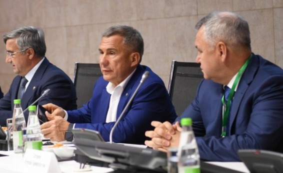 Президент Татарстана попросил бизнесменов-татар скинуться на татарский язык