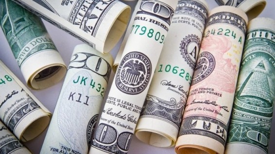 Доллар упал: Америку ждет тройной дефицит