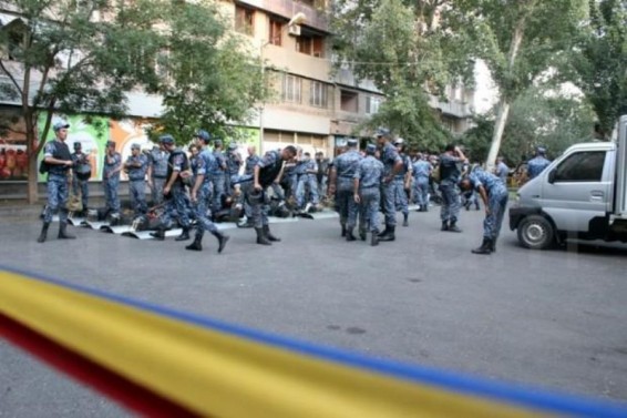 ՊՊԾ գնդի վրա գրոհից եւ Խորենացի փողոցի բախումներից տուժածներից 10-ն են հիվանդանոցում