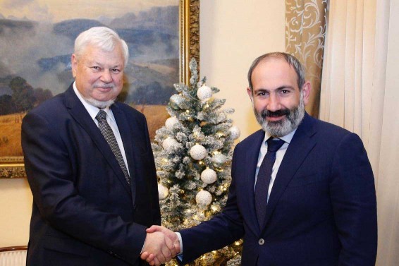 Նիկոլ Փաշինյանը հանդիպել է Անջեյ Կասպրչիկի հետ