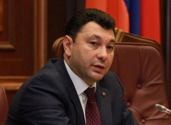 Ի՞նչ նախիջեւանյան օպերացիա, ի՞նչ 11000 հեկտար, ի՞նչ փոխըմբռնում, էս ի՞նչ հաշիվ ա. Շարմազանով