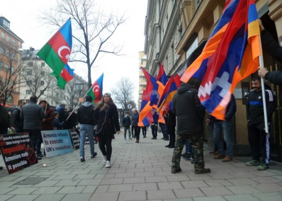 Video. Հայերն ու ադրբեջանցիները դեմ դիմաց բողոքի հանրահավաքներ են անցկացրել Վաշինգտոնում