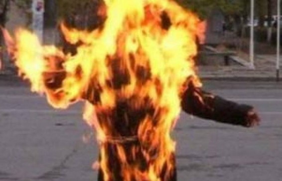 Пожилая армянка пыталась сжечь себя у здания правительства