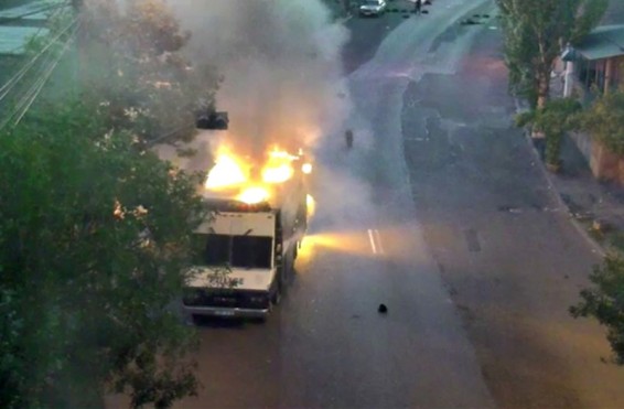 Զինված խումբն այսօր այրել է ՊՊԾ գնդի 3 ծառայողական մեքենա