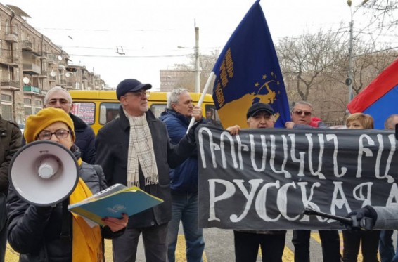 Բողոքի ակցիա ՀՀ-ում ՌԴ դեսպանատան դիմաց՝ ընդդեմ Գյումրիի ռուսական ռազմաբազայում տիրող իրավիճակի (ուղիղ)