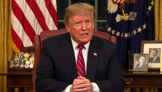 Трамп выступил с обращением к нации и не стал объявлять режим ЧП