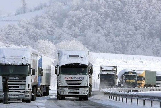 Дорога Степанцминда-Ларс закрыта для всех типов автомобилей