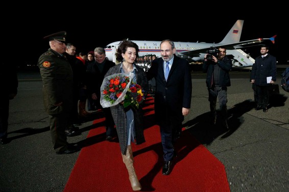 Օդանավի անձնակազմը Աննա Հակոբյանի տարեդարձի օրը անակնկալ է մատուցել