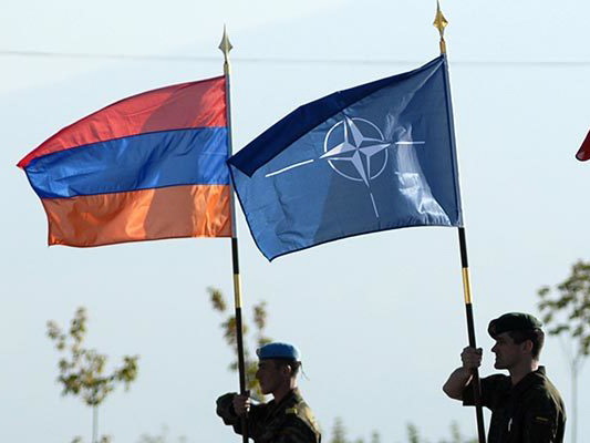 Армению и Азербайджан Грузия пытается привлечь к учениям НАТО: