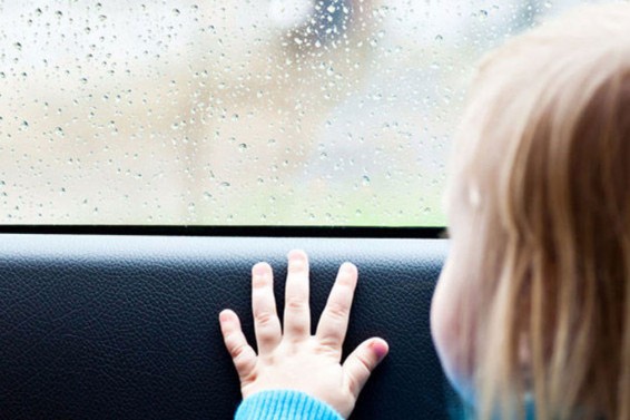 Փրկարարներն ավտոմեքենայից դուրս են բերել ներսում արգելափակված 2-ամյա երեխային