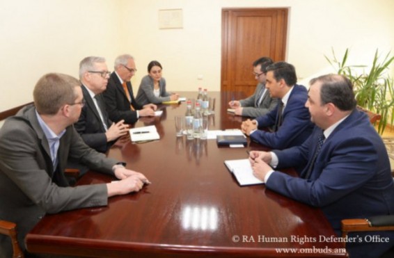 Ա. Թաթոյանը Գերմանիայի դեսպանի և Բունդեսթագի պաշտոնաթող հանձնակատարի հետ հանդիպմանը կարևորել է քաղաքացիական վերահսկողությունը ԶՈւ-ի նկատմամբ