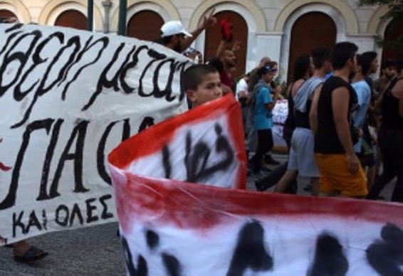 Սալոնիկում ցուցարարները պատարագի ժամանակ ներխուժել են եկեղեցի ու ներսից ավիրել այն