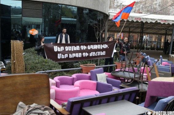 Օպերայի հարակից տարածքի ապօրինի շինությունների ապամոնտաժման աշխատանքները կվերսկսվեն. Քաղաքապետարան