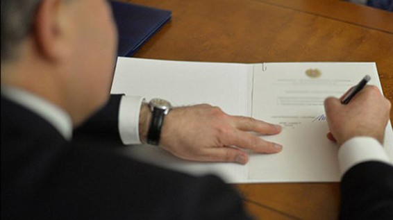 Նախագահը ստորագրել է աջա­կողմյան ղեկով մեքենաների ներմուծման մասին օրենքը