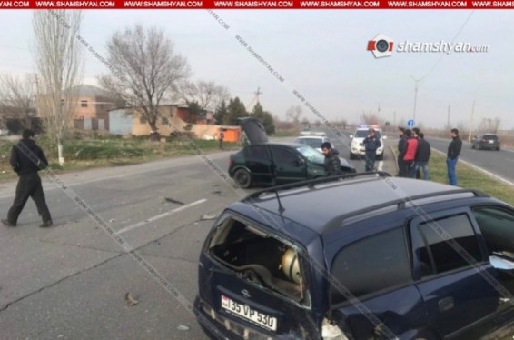 Երևան-Արմավիր ավտոճանապարհին բախվել են Opel մակնիշի ավտոմեքենաները. կան տուժածներ. shamshyan.com