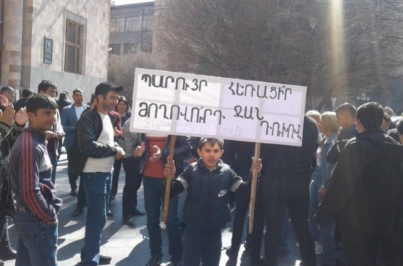 Մինչև վերջ էլ գնալու ենք, երկաթգիծը կփակենք. Զարթոնք համայնքի բնակիչները պահանջում են գյուղապետի հրաժարականը